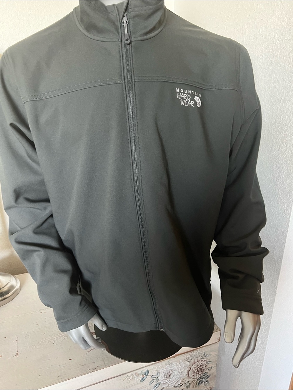 Mountain Hardwear soft shell jacket full zip size XL